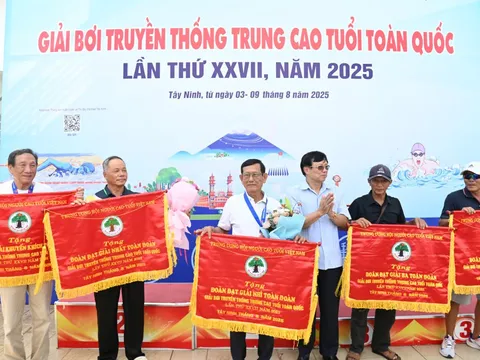 TP.HCM nhất toàn đoàn Giải Bơi truyền thống trung cao tuổi toàn quốc năm 2025