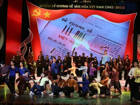 Xây dựng và phát triển văn hóa, con người Việt Nam đáp ứng yêu cầu phát triển bền vững đất nước