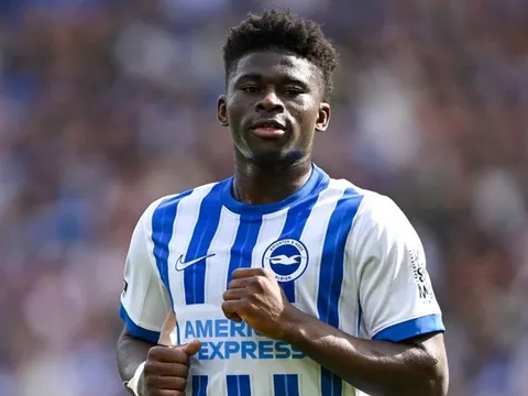 Man City và Man United đối mặt khó khăn trong thương vụ chiêu mộ Carlos Baleba
