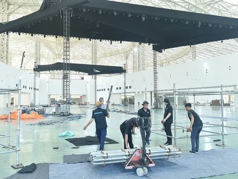 Thi công đồng loạt các gian hàng cho Triển lãm thành tựu Đất nước nhân dịp kỷ niệm 80 năm Ngày Quốc khánh