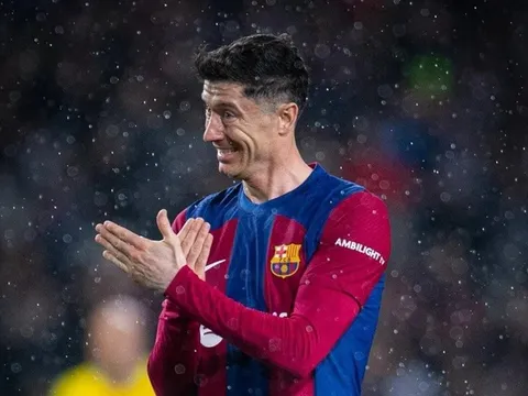 Barcelona sẵn sàng bán Olmo, lời đề nghị béo bở cho Lewandowski