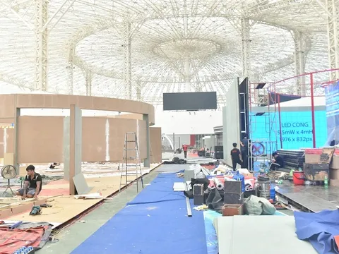 Tập trung nhân lực, tăng tốc thi công gian hàng Triển lãm thành tựu Đất nước dịp 80 năm Quốc khánh
