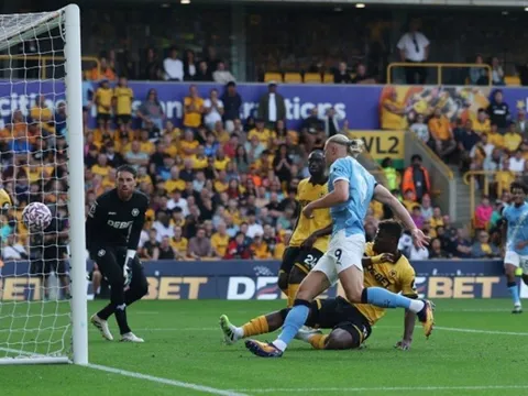 Man City thắng đậm trận mở màn Premier League