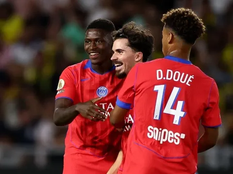 PSG khởi đầu nhọc nhằn, Giroud làm nên lịch sử ở trận mở màn Ligue 1