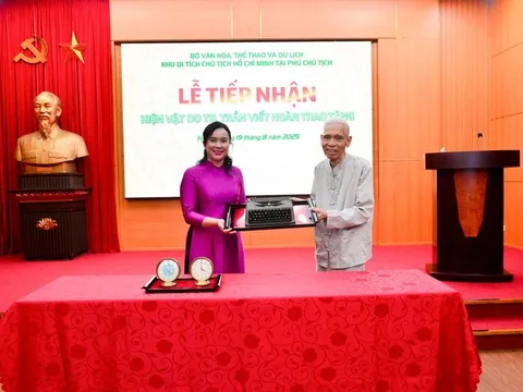 Khu Di tích Chủ tịch Hồ Chí Minh tại Phủ Chủ tịch tiếp nhận hiện vật về Chủ tịch Hồ Chí Minh