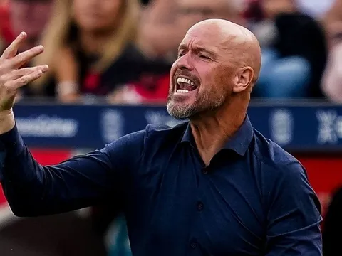 Leverkusen thua trong trận đấu mở màn của huấn luyện viên Ten Hag