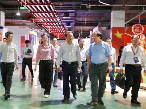 Bộ trưởng Nguyễn Văn Hùng kiểm tra tiến độ Triển lãm thành tựu Đất nước nhân dịp 80 năm Ngày Quốc khánh