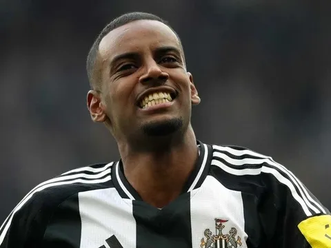 Liverpool hỏi mua Isak với giá 140 triệu bảng, Newcastle sắp đón tiền đạo thay thế
