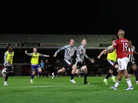 Grimsby gặp đối thủ nào tại Cúp Liên đoàn Anh sau thắng lợi trước Man United