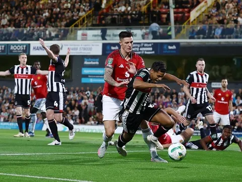 Man United bị đội bóng vô danh "đá bay" khỏi Cúp Liên đoàn Anh