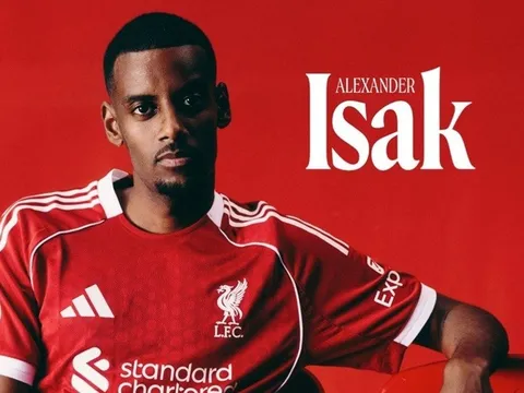Cựu tiền vệ Toni Kroos chê bai "bom tấn" Alexander Isak của Liverpool