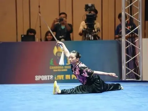 Giải vô địch Wushu thế giới 2025: Võ sĩ Dương Thúy Vi đứng hạng 6 nội dung Kiếm thuật