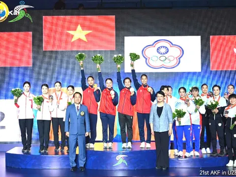 10 thành viên đội tuyển karate Việt Nam nhận Huân chương Lao động hạng Nhì