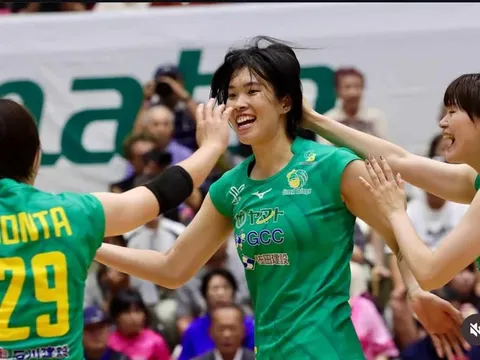 Thanh Thúy toả sáng trong ngày ra mắt câu lạc bộ Gunma Green Wings