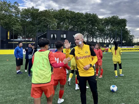 "Thuyền trưởng" U17 Borussia Dortmund trực tiếp huấn luyện đội tuyển U17 Việt Nam