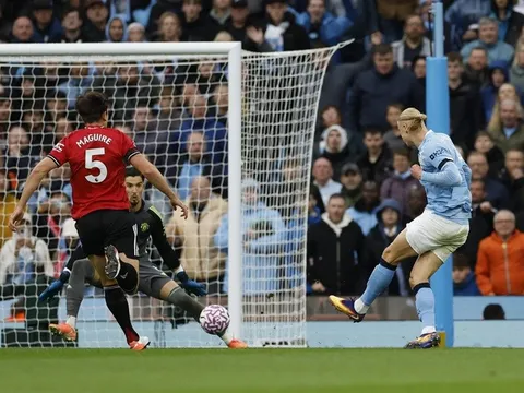 Erling Haaland tỏa sáng, Man City "nhấn chìm" Man United trên sân nhà Etihad