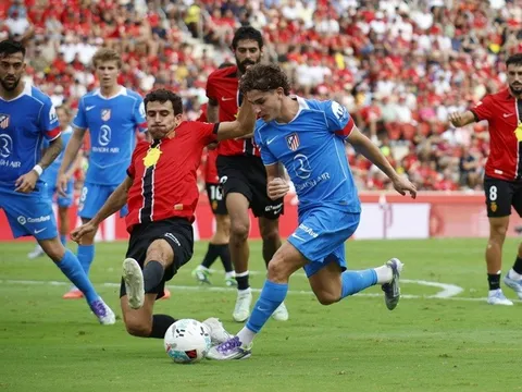 Atletico Madrid tiếp tục sa lầy, Alvarez bất mãn với huấn luyện viên
