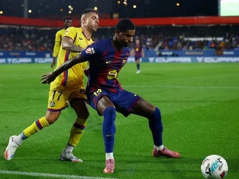 Rashford bị trừng phạt trong trận thắng của Barcelona
