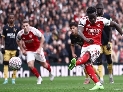 Bukayo Saka và Estevao cùng thiết lập kỷ lục ấn tượng