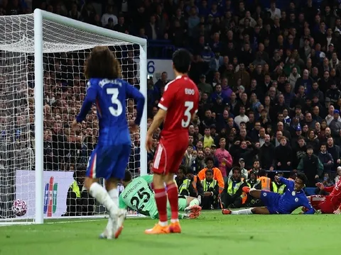 Chelsea thắng kịch tính trước Liverpool ở phút bù giờ