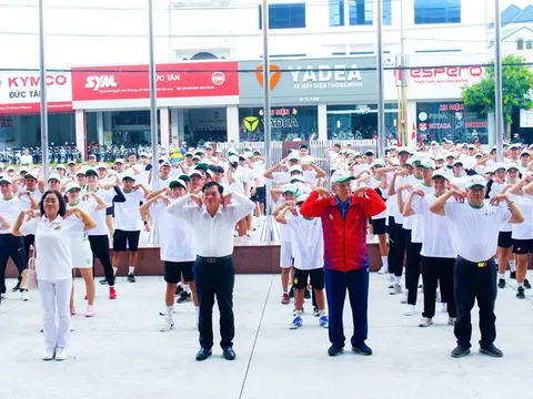 Vĩnh Long: Gần 1.000 người hưởng ứng Chương trình Toàn dân tập luyện thể dục thể thao