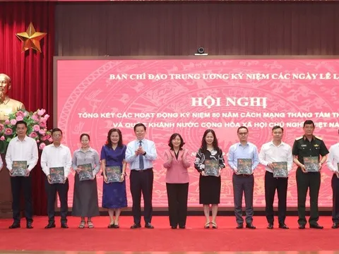 Tiếp tục phát huy tinh thần yêu nước, bồi đắp niềm tin và khát vọng phát triển