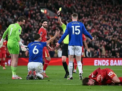 Liverpool nhận cú sốc về lực lượng trước đại chiến Man United