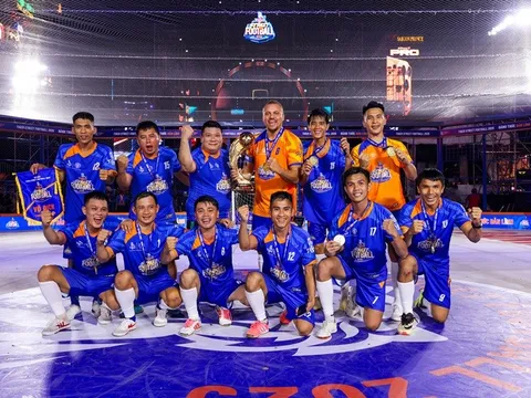 Huyền thoại Wes Brown dẫn dắt Hai Trường FC 2 vô địch toàn quốc tại Tiger Street Football 2025