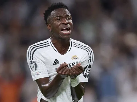 Vinicius đòi lương cao, Andriy Lunin bất mãn với Xabi Alonso