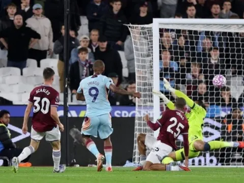 West Ham lập kỷ lục đáng quên trong lịch sử