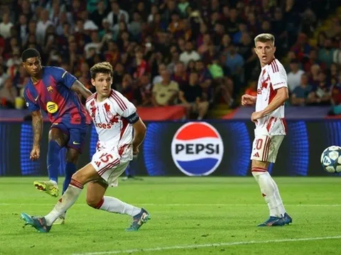Marcus Rashford tỏa sáng trong chiến thắng đậm của Barcelona tại Champions League