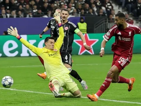Liverpool thắng đậm Eintracht Frankfurt ở Champions League