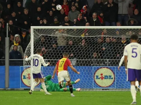 Aston Villa thua sốc, Nottingham lột xác tại Europa League