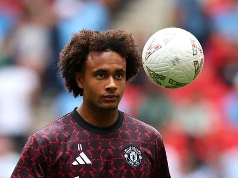 Man United nhận sai trong vụ Zirkzee, trao cơ hội cho cầu thủ 15 tuổi