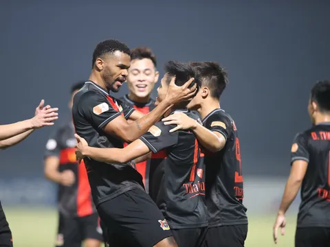 Vòng 8 V.League 2025-2026: Ninh Bình giữ chắc ngôi đầu, Hà Nội có chiến thắng đầu tiên dưới thời Kewell