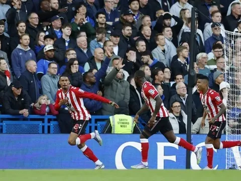Chelsea và Liverpool cùng thua sốc trước đối thủ