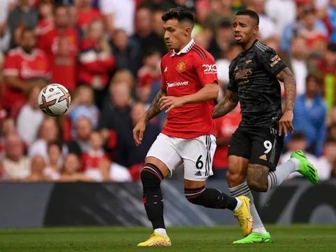 Chấn thương của Benjamin Sesko gây tranh cãi, Lisandro Martinez trở lại tập cùng tuyển Argentina