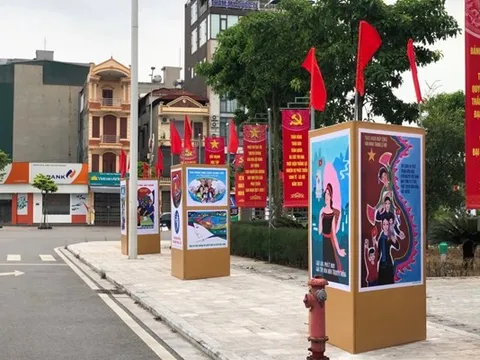 Triển lãm tranh cổ động tấm lớn tuyên truyền thực hiện nếp sống văn minh