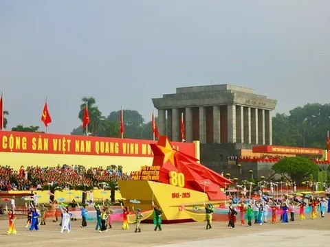 Tặng Bằng khen cho tập thể và cá nhân có thành tích xuất sắc trong các hoạt động kỷ niệm 80 năm Cách mạng tháng Tám thành công và Quốc khánh 2/9