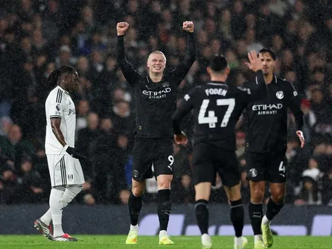 Tiền đạo Erling Haaland lập kỷ lục trong ngày Man City thắng kịch tính