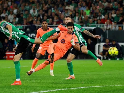 Ferran Torres lập hat-trick trong chiến thắng đậm của Barcelona