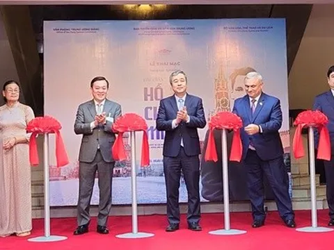 Khai mạc Trưng bày chuyên đề "Dấu chân Hồ Chí Minh trên quê hương Cách mạng tháng Mười"