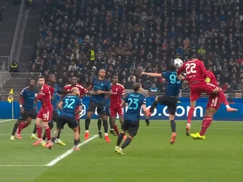 Liverpool thắng tranh cãi trước Inter Milan ở Champions League