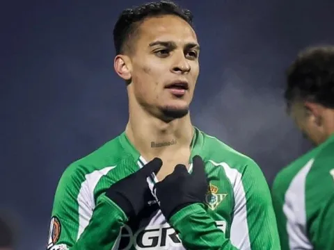 Antony thăng hoa đưa Betis vượt qua vòng bảng Europa League