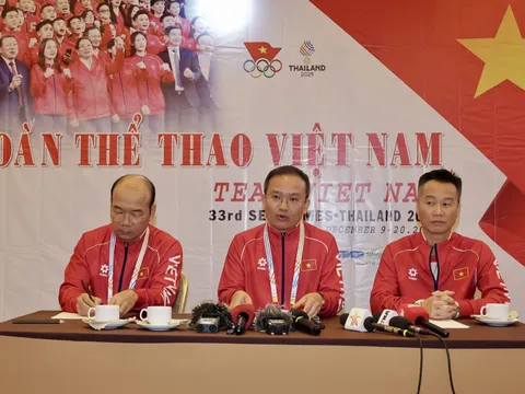 Trưởng đoàn Nguyễn Hồng Minh thông báo tình hình của Đoàn Thể thao Việt Nam tại SEA Games 33