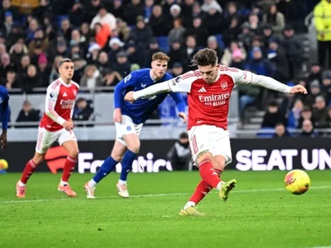 Gyokeres tỏa sáng đưa Arsenal trở lại vị trí số 1 Premier League