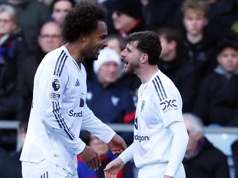 Vỡ mộng với Elliot Anderson, Man United chưa quyết tương lai Joshua Zirkzee