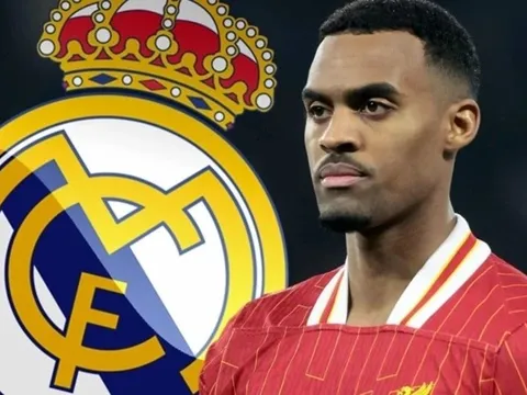 Real Madrid làm rung chuyển Liverpool, đón tin vui từ thần đồng Bayern Munich