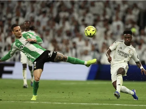 Thắng đậm đối thủ, Real Madrid rút ngắn khoảng cách với Barcelona