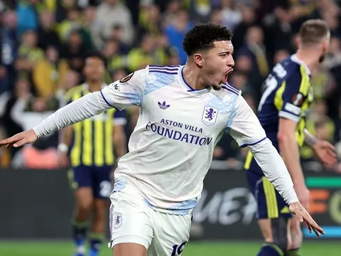 Aston Villa đi tiếp, Jadon Sancho đi vào lịch sử đấu trường Europa League